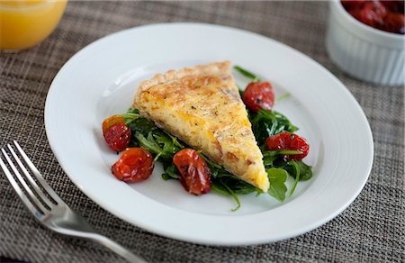 simsearch:872-08915064,k - Ham & cheese quiche over mixed greens, English Meadows Inn, Kennebunk, ME. Foto de stock - Direito Controlado, Número: 872-08914997