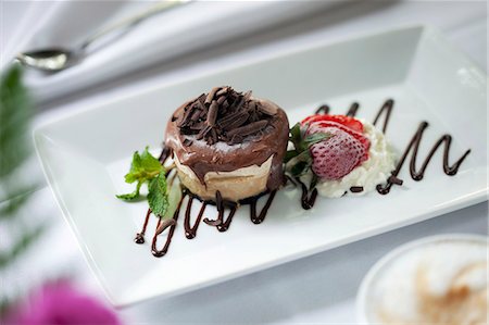 simsearch:824-07586323,k - Frozen pastry with chocolate topping on white tray, Club Continental, Orange Park, FL. Stockbilder - Lizenzpflichtiges, Bildnummer: 872-08915019