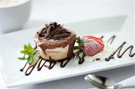 simsearch:872-08915093,k - Frozen pastry with chocolate topping on white tray, Club Continental, Orange Park, FL. Photographie de stock - Rights-Managed, Code: 872-08915020