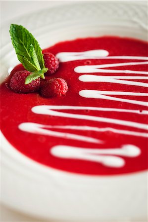 simsearch:872-08915043,k - Chilled raspberry soup, Bayfield Inn, Bayfield, WI. Photographie de stock - Rights-Managed, Code: 872-08915035