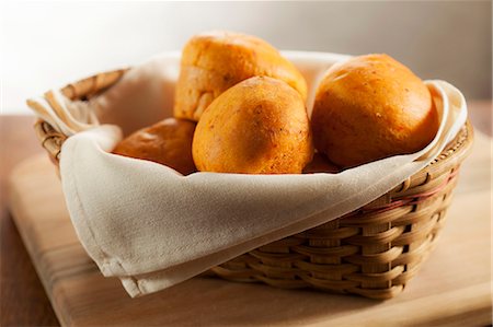 simsearch:872-08915064,k - Dinner rolls in a bread basket, Bayfield Inn, Bayfield, WI. Foto de stock - Direito Controlado, Número: 872-08915038