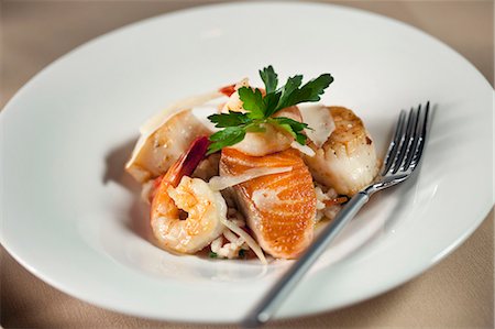 simsearch:872-08915064,k - Mixed seafood over rice, David's Restaurant, Amelia Island, FL. Foto de stock - Direito Controlado, Número: 872-08915065