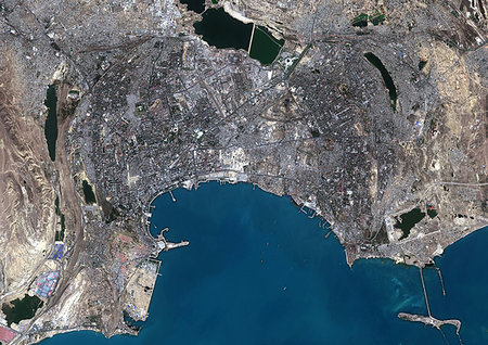 simsearch:872-08082791,k - Color satellite image of Baku, capital city of Azerbaijan. The city is situated on the western coast of the Caspian Sea. Image collected on September 13, 2017 by Sentinel-2 satellites. Foto de stock - Con derechos protegidos, Código: 872-09185526