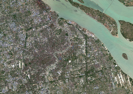 simsearch:872-09185542,k - Color satellite image of Shanghai, China. The city is located on the south edge of the estuary of the Yangtze River. Image collected on April 29, 2017 by Sentinel-2 satellites. Photographie de stock - Rights-Managed, Code: 872-09185545