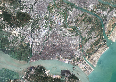 simsearch:872-09185556,k - Color satellite image of Shantou, China. Image collected on April 02, 2017 by Sentinel-2 satellites. Photographie de stock - Rights-Managed, Code: 872-09185547