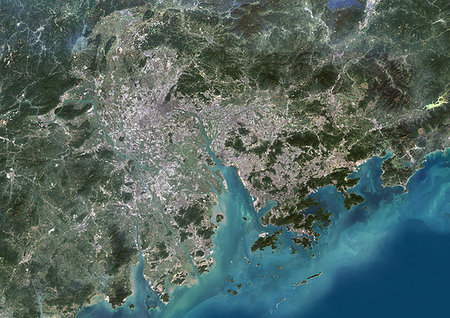 simsearch:872-09185542,k - Color satellite image of Guangzhou to Hong Kong, China. This region is called the Pearl River Delta. Image collected on November 01, 2017 by Sentinel-2 satellites. Photographie de stock - Rights-Managed, Code: 872-09185557