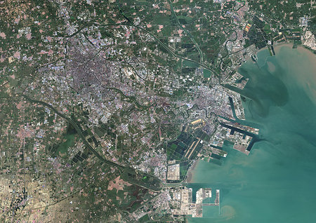 simsearch:872-09185814,k - Color satellite image of Tianjin and Binhai, China. Binhai is located on the west coast of the Bohai Sea and east of Tianjin. Image collected on September 22, 2017 by Sentinel-2 satellites. Photographie de stock - Rights-Managed, Code: 872-09185553