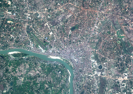 simsearch:872-09185652,k - Color satellite image of Vientiane, capital city of Laos. It is located on the banks of the Mekong River. Image collected on February 12, 2016 by Sentinel-2 satellites. Photographie de stock - Rights-Managed, Code: 872-09185589