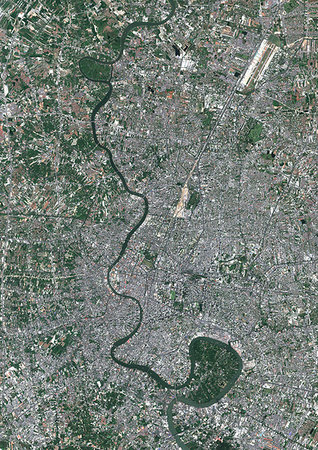 simsearch:872-09185484,k - Color satellite image of Bangkok, capital city of Thailand. The Chao Phraya River flows through the city. Image collected on January 27, 2017 by Sentinel-2 satellites. Foto de stock - Con derechos protegidos, Código: 872-09185611