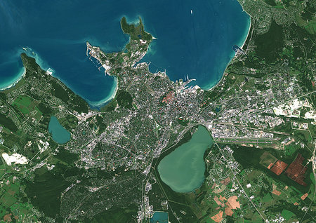 simsearch:872-09185737,k - Color satellite image of Tallinn, capital city of Estonia. Image collected on September 05, 2017 by Sentinel-2 satellites. Photographie de stock - Rights-Managed, Code: 872-09185635