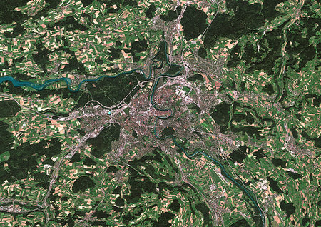 simsearch:872-09185542,k - Color satellite image of Bern, capital city of Switzerland. Image collected on June 19, 2017 by Sentinel-2 satellites. Photographie de stock - Rights-Managed, Code: 872-09185665