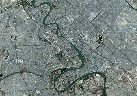 simsearch:872-09185505,k - Color satellite image of Baghdad, capital city of Iraq, located along the Tigris River. Image collected on October 16, 2017 by Sentinel-2 satellites. Foto de stock - Con derechos protegidos, Código: 872-09185677