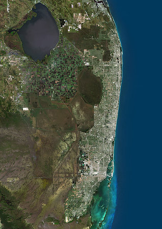 simsearch:872-09185770,k - Color satellite image of Miami Metropolitan Area, Florida, United States. The Everglades natural region is at west and Biscayne National Park at south. Image collected on January 06, 2017 by Sentinel-2 satellites. Photographie de stock - Rights-Managed, Code: 872-09185724