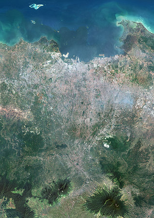 simsearch:872-09185505,k - Color satellite image of Greater Jakarta, Indonesia. Mount Pangrango and Mount Salak, two volcanoes of West Java, are at south. Image collected on September 22, 2017 by Sentinel-2 satellites. Foto de stock - Con derechos protegidos, Código: 872-09185739