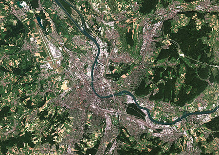 simsearch:872-09185668,k - Color satellite image of Basel, Switzerland. The Rhine flows through the city. EuroAirport Basel Mulhouse Freiburg is at west. Image collected on June 19, 2017 by Sentinel-2 satellites. Photographie de stock - Rights-Managed, Code: 872-09185747