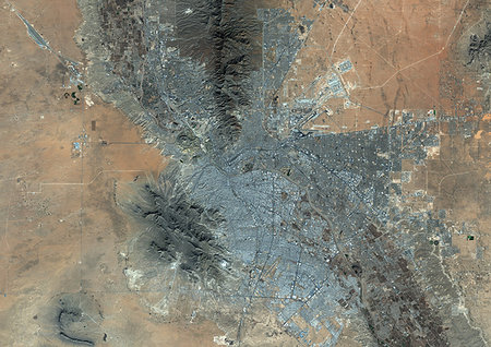 Color satellite image of El Paso-Juarez, a binational metropolitan area on the border between the United States and Mexico. El Paso, Texas, US is at north and Ciudad Juarez, Mexico is at south. Image collected on January 29, 2018 by Sentinel-2 satellites. Stock Photo - Rights-Managed, Code: 872-09185763