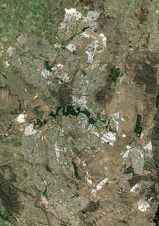 simsearch:872-09185513,k - Color satellite image of Canberra, capital city of Australia. Image collected on October 2, 2017 by Sentinel-2 satellites. Foto de stock - Con derechos protegidos, Código: 872-09185809