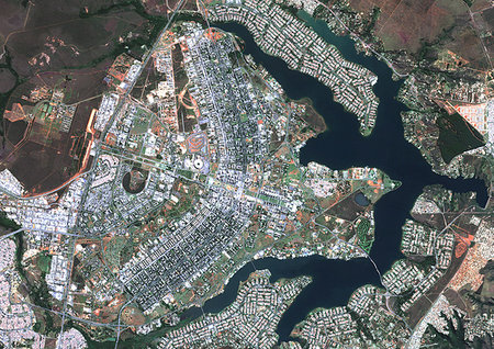 simsearch:872-08082740,k - Color satellite image of Brasilia, capital city of Brazil. Image collected on July 7, 2017 by Sentinel-2 satellites. Foto de stock - Con derechos protegidos, Código: 872-09185823