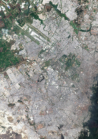 simsearch:872-09185486,k - Color satellite image of Bogota, capital city of Colombia. Image collected on January 30, 2016 by Sentinel-2 satellites. Foto de stock - Con derechos protegidos, Código: 872-09185832