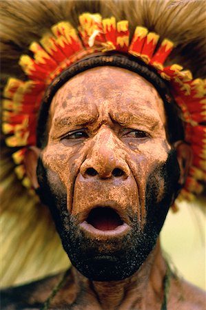 papua new guinea traditional dress male - Membre de la tribu Huli Papouasie, Nouvelle-Guinée Photographie de stock - Rights-Managed, Code: 873-06440175