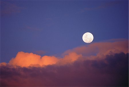 Pleine lune et nuages Photographie de stock - Rights-Managed, Code: 873-06440319