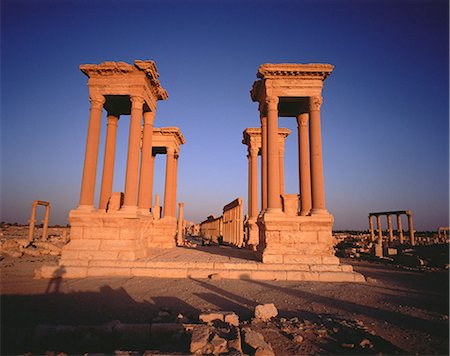 simsearch:873-06440357,k - Colonnes en ruines de désert Palmyra, Syrie Photographie de stock - Rights-Managed, Code: 873-06440333