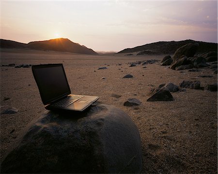 simsearch:873-06440456,k - Laptop Computer on Rock at Dusk Messum Crater, Brandberg Area Namibia, Africa Foto de stock - Con derechos protegidos, Código: 873-06440450