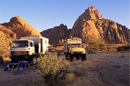 simsearch:873-06440544,k - Véhicules de Safari au camping Spitzkoppe, Namibie, Afrique Photographie de stock - Rights-Managed, Code: 873-06440543