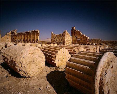 simsearch:700-02046776,k - Fallen colonnes Palmyra ruines Syrie Photographie de stock - Rights-Managed, Code: 873-06440703