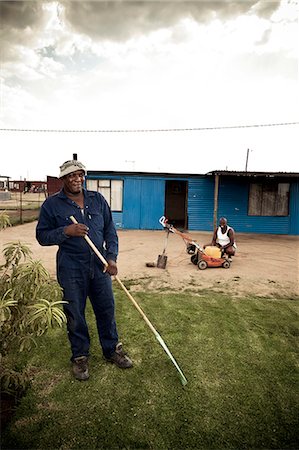 Male black adult tending a garden Foto de stock - Con derechos protegidos, Código: 873-06675182