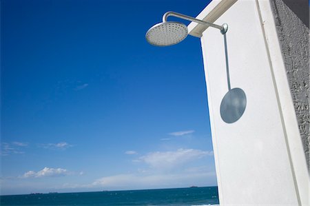 simsearch:873-06675569,k - Outdoor Shower, Umhlanga Rocks, Kwa-Zulu Natal. Photographie de stock - Rights-Managed, Code: 873-06675243