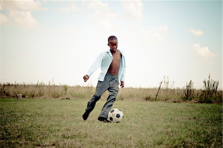 simsearch:873-06675608,k - African school pupil playing soccer Fotografie stock - Rights-Managed, Codice: 873-06675256