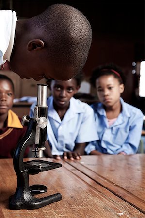 simsearch:6110-06702683,k - African male student looks into a microscope while the other students watch Stock Photo - Rights-Managed, Code: 873-06675267