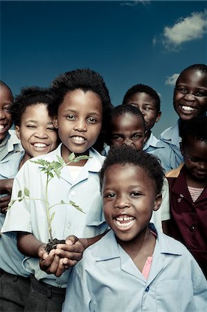 simsearch:873-06675608,k - Group of African school children standing outside, smiling at camera Fotografie stock - Rights-Managed, Codice: 873-06675281