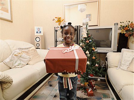 simsearch:873-06675608,k - African girl posing with Christmas present Fotografie stock - Rights-Managed, Codice: 873-06675495