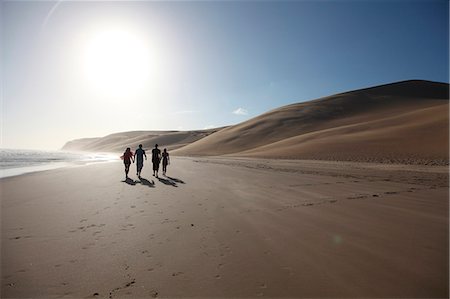 Two couples walking along a beach, Port Elizabeth, South Africa Photographie de stock - Rights-Managed, Code: 873-06675641