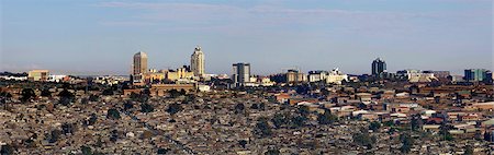 south africa urban - Alexandra township with Sandton skyline Foto de stock - Con derechos protegidos, Código: 873-07156712