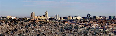 Alexandra township with Sandton skyline Foto de stock - Con derechos protegidos, Código: 873-07156712