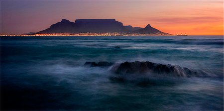 Table Mountain from Table Bay, South Africa Photographie de stock - Rights-Managed, Code: 873-07156741