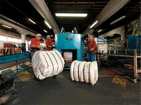 Baling press packaging raw mohair for export, BKB Mohair & Wool Foto de stock - Con derechos protegidos, Código: 873-07156784