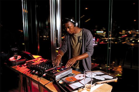 disc jockeys - DJ at Randlords, Johannesburg Foto de stock - Con derechos protegidos, Código: 873-07156871